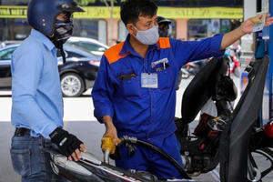 Bộ Công thương thu hồi giấy phép phân phối xăng dầu của 2 doanh nghiệp Bộ Công thương thu hồi giấy phép phân phối xăng dầu của 2 doanh nghiệp