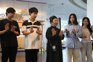 Sinh viên Học viện Báo chí và tuyên truyền tái hiện di sản hát Xoan bằng mô hình 'không gian mở'