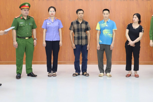 Khởi tố, bắt tạm giam 3 đối tượng dùng hóa chất sản xuất gần 1.000 tấn giá đỗ ở Bắc Ninh Khởi tố, bắt tạm giam 3 đối tượng dùng hóa chất sản xuất gần 1.000 tấn giá đỗ ở Bắc Ninh