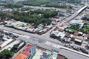 Đồng Nai: Dự án cầu vượt dân sinh thi công chậm, người dân khốn đốn vì đi lại khó khăn và mất an toàn giao thông