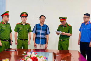  Bắt 3 đối tượng nguyên là cán bộ thuế ở Lào Cai liên quan đến sai phạm thu phí cửa khẩu