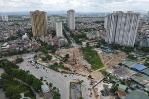 Toàn cảnh công trường đang thi công nút giao Xa La - Phạm Tu 