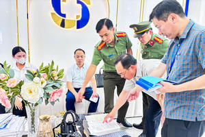 12 đối tượng giả danh bác sĩ, chuyên gia y tế, thẩm mỹ lừa dối khách hàng 12 đối tượng giả danh bác sĩ, chuyên gia y tế, thẩm mỹ lừa dối khách hàng