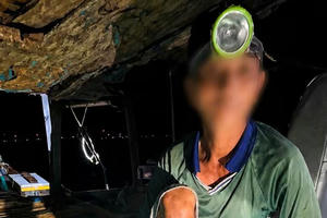 Điểm tin Pháp Luật 13/06: Ngăn chặn tàu cá sử dụng dụng cụ kích điện khai thác thủy sản Điểm tin Pháp Luật 13/06: Ngăn chặn tàu cá sử dụng dụng cụ kích điện khai thác thủy sản