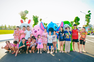 Hơn 5.000 lượt du khách đổ về phố đi bộ Heragon City trong đêm khai mạc