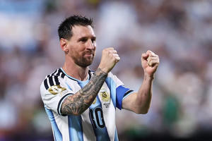 Messi làm cả thế giới ngỡ ngàng