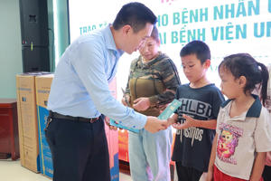 Trao yêu thương, thắp hy vọng cho bệnh nhân có hoàn cảnh khó khăn tại Nghệ An Trao yêu thương, thắp hy vọng cho bệnh nhân có hoàn cảnh khó khăn tại Nghệ An