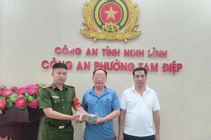 Hành động đẹp của người đàn ông nhặt được nửa tỷ đồng bên đường ở Ninh Bình
