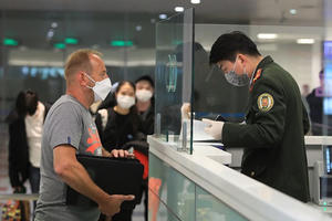 Tiếp nhận thông tin tạm trú của người nước ngoài qua môi trường điện tử Tiếp nhận thông tin tạm trú của người nước ngoài qua môi trường điện tử