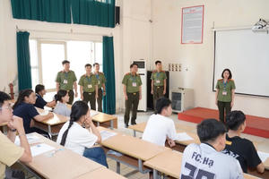 Gần 23.000 thí sinh tham gia kỳ thi đánh giá của Bộ Công an Gần 23.000 thí sinh tham gia kỳ thi đánh giá của Bộ Công an