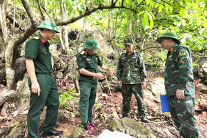 Quân khu 2 kiểm tra công tác tìm kiếm, quy tập hài cốt liệt sĩ tại Tuyên Quang Quân khu 2 kiểm tra công tác tìm kiếm, quy tập hài cốt liệt sĩ tại Tuyên Quang