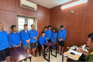 Đắk Lắk: Triệt phá đường dây cá độ bóng đá hơn 10 tỉ đồng mùa World Cup 2026
Đắk Lắk: Triệt phá đường dây cá độ bóng đá hơn 10 tỉ đồng mùa World Cup 2026