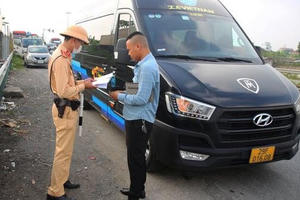 Từ 10/8, xe hợp đồng 'trá hình' sẽ bị thu hồi giấy phép kinh doanh