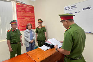 Bắt tạm giam nữ chủ hụi lừa đảo chiếm đoạt tài sản ở Cà Mau Bắt tạm giam nữ chủ hụi lừa đảo chiếm đoạt tài sản ở Cà Mau