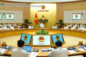 Không đẩy khó khăn cho người dân, doanh nghiệp trong thiết kế chính sách và xây dựng pháp luật Không đẩy khó khăn cho người dân, doanh nghiệp trong thiết kế chính sách và xây dựng pháp luật