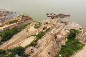 Hà Nội yêu cầu tập trung xử lý bến bãi, trạm trộn bê tông trong phạm vi bảo vệ đê điều Hà Nội yêu cầu tập trung xử lý bến bãi, trạm trộn bê tông trong phạm vi bảo vệ đê điều