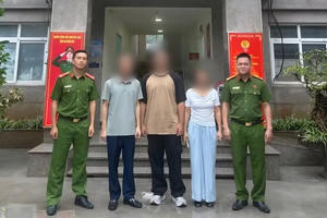 Điểm tin Pháp Luật ngày 04/07: Công an giải cứu nam thanh niên bị 'bắt cóc online' đòi 150 triệu đồng tiền chuộc
Điểm tin Pháp Luật ngày 04/07: Công an giải cứu nam thanh niên bị 'bắt cóc online' đòi 150 triệu đồng tiền chuộc