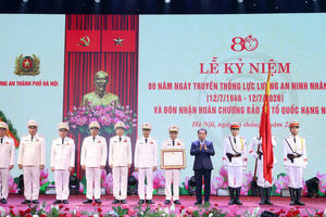 Công an TP Hà Nội vinh dự đón nhận Huân chương Bảo vệ Tổ quốc hạng Nhất Công an TP Hà Nội vinh dự đón nhận Huân chương Bảo vệ Tổ quốc hạng Nhất