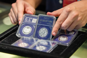 Giá bạc ngày 9/7: Bạc thế giới lùi về ngưỡng 60 USD/ounce, bạc trong nước đồng loạt đi xuống