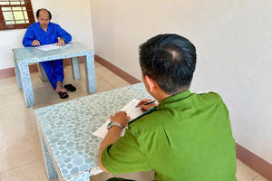 Điểm tin Pháp Luật ngày 11/07: Công an Đắk Lắk triệt phá đường dây cá độ bóng đá giao dịch gần 195 tỷ đồng
Điểm tin Pháp Luật ngày 11/07: Công an Đắk Lắk triệt phá đường dây cá độ bóng đá giao dịch gần 195 tỷ đồng