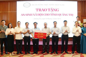 Ngân hàng Nhà nước Việt Nam trao 10 tỷ đồng hỗ trợ an sinh xã hội tại Quảng Trị Ngân hàng Nhà nước Việt Nam trao 10 tỷ đồng hỗ trợ an sinh xã hội tại Quảng Trị
