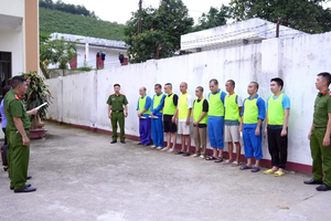 Khởi tố 9 đối tượng liên quan đến đường dây cá độ bóng đá 850 tỷ đồng Khởi tố 9 đối tượng liên quan đến đường dây cá độ bóng đá 850 tỷ đồng