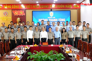 Bộ trưởng Hoàng Thanh Tùng làm việc với Sở Tư pháp và Thi hành án dân sự tỉnh Nghệ An Bộ trưởng Hoàng Thanh Tùng làm việc với Sở Tư pháp và Thi hành án dân sự tỉnh Nghệ An