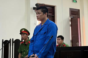 Tuyên án 3 năm tù người cha bạo hành con đẻ, ép 3 con nghỉ học bán vé số Tuyên án 3 năm tù người cha bạo hành con đẻ, ép 3 con nghỉ học bán vé số