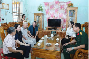 Lào Cai tổ chức 22 đoàn thăm hỏi, tặng quà các gia đình chính sách, người có công tiêu biểu Lào Cai tổ chức 22 đoàn thăm hỏi, tặng quà các gia đình chính sách, người có công tiêu biểu