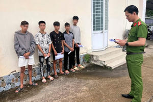 An Giang: Khởi tố, bắt giam nhóm thanh thiếu niên mang dao chém người vì mâu thuẫn tình cảm 