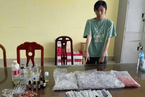 Bắt tạm giam 4 “nữ quái” pha chế ma túy núp bóng thuốc lá điện tử ở Quảng Ninh Bắt tạm giam 4 “nữ quái” pha chế ma túy núp bóng thuốc lá điện tử ở Quảng Ninh