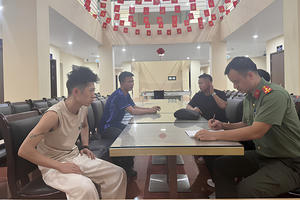 Hà Nội xử lý nghiêm vi phạm quy định về xuất, nhập cảnh
Hà Nội xử lý nghiêm vi phạm quy định về xuất, nhập cảnh
