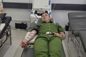 Chiến sỹ Cảnh sát PCCC kịp thời hiến tiểu cầu cứu bệnh nhân nguy kịch Chiến sỹ Cảnh sát PCCC kịp thời hiến tiểu cầu cứu bệnh nhân nguy kịch