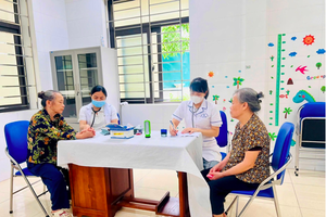 Nhân viên y tế thôn, tổ dân phố, cô đỡ thôn được hỗ trợ hàng tháng
Nhân viên y tế thôn, tổ dân phố, cô đỡ thôn được hỗ trợ hàng tháng