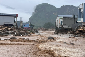Mưa lớn miền núi Bắc Bộ, Bộ Xây dựng yêu cầu kiên quyết không cho người, phương tiện qua điểm ngập, sạt lở Mưa lớn miền núi Bắc Bộ, Bộ Xây dựng yêu cầu kiên quyết không cho người, phương tiện qua điểm ngập, sạt lở