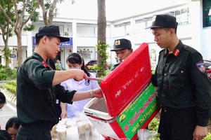 "Nồi cháo nhân ái”: Lan tỏa nghĩa tình của chiến sĩ Cảnh sát cơ động Thanh Hoá "Nồi cháo nhân ái”: Lan tỏa nghĩa tình của chiến sĩ Cảnh sát cơ động Thanh Hoá