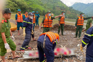 Tìm thấy thi thể một nạn nhân trong vụ hai người mất tích trên sông Nho Quế Tìm thấy thi thể một nạn nhân trong vụ hai người mất tích trên sông Nho Quế