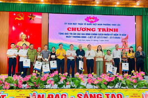 Đoàn Đặc nhiệm PCTP ma túy số 2 thăm hỏi, tặng quà tri ân nhân Ngày 27/7 Đoàn Đặc nhiệm PCTP ma túy số 2 thăm hỏi, tặng quà tri ân nhân Ngày 27/7