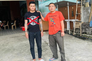 Hai đối tượng truy nã ra đầu thú sau thời gian lẩn trốn