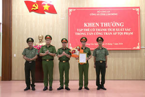Lâm Đồng: Công an phường Đông Gia Nghĩa được thưởng nóng vì triệt phá 4 vụ đánh bạc trực tuyến gần 86 tỷ đồng