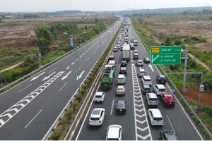 Cục CSGT đề xuất làn trái cao tốc làm “làn đường dành cho vượt xe”