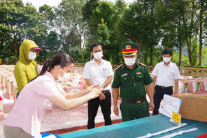 Lấy mẫu sinh phẩm 431 phần mộ liệt sĩ chưa xác định danh tính tại xã Khe Tre Lấy mẫu sinh phẩm 431 phần mộ liệt sĩ chưa xác định danh tính tại xã Khe Tre