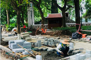 Không để vỉa hè Hà Nội vừa chỉnh trang đã bị đào xới, xuống cấp Không để vỉa hè Hà Nội vừa chỉnh trang đã bị đào xới, xuống cấp