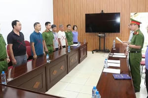 Khởi tố nhóm đối tượng khai thác cát trái phép trên sông Đà