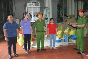 Lào Cai khởi tố hai đối tượng buôn bán gạo giả thương hiệu "Séng Cù Mường Khương" Lào Cai khởi tố hai đối tượng buôn bán gạo giả thương hiệu "Séng Cù Mường Khương"