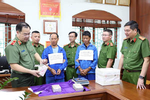 Công an Lai Châu bắt giữ thành công 2 đối tượng vận chuyển 8 bánh heroin