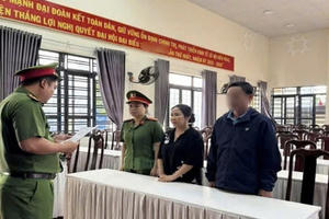 Nghi án nhận tiền để làm ngơ cho “vàng tặc”, nữ cán bộ lâm nghiệp ở Đắk Lắk bị bắt tạm giam