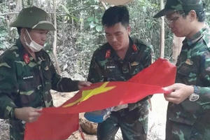 Đi rừng tìm mật ong rừng, hai cha con phát hiện nơi chôn hài cốt liệt sĩ ở Đắk Lắk