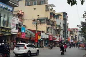 Từ 21/8, taxi và xe hợp đồng dưới 8 chỗ bị cấm theo giờ trên phố Khâm Thiên, Hà Nội