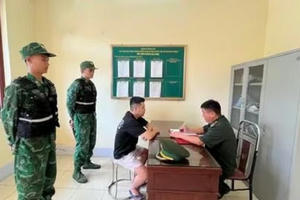 Bắt quả tang vụ vận chuyển 114 bình khí cười tại biên giới Bắt quả tang vụ vận chuyển 114 bình khí cười tại biên giới